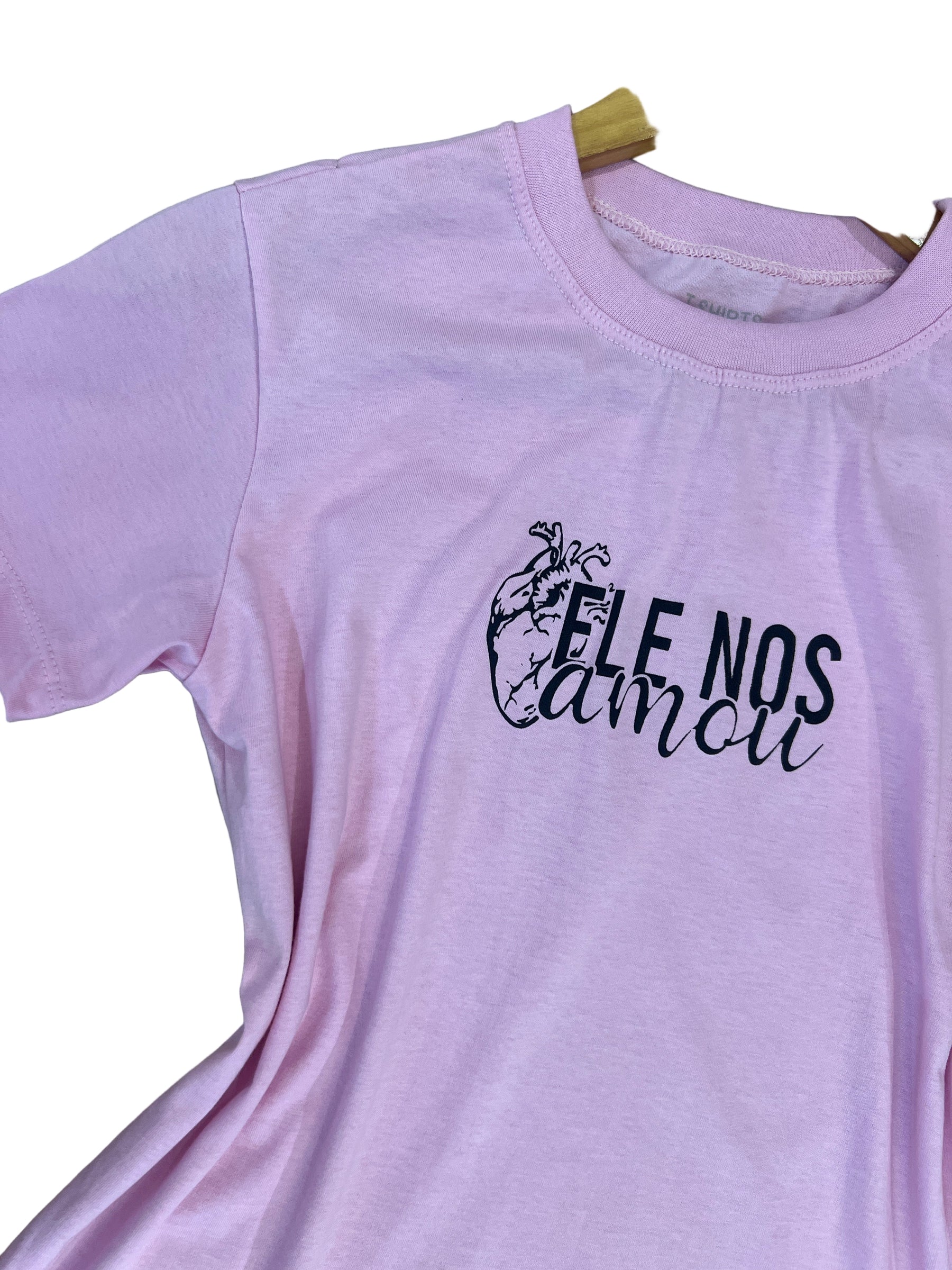 T-Shirt Ele Nos Amou